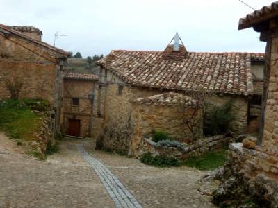 La Fuentona y el Sabinar de Calatañazor; pueblos con encanto de España;senderismo españa viajes